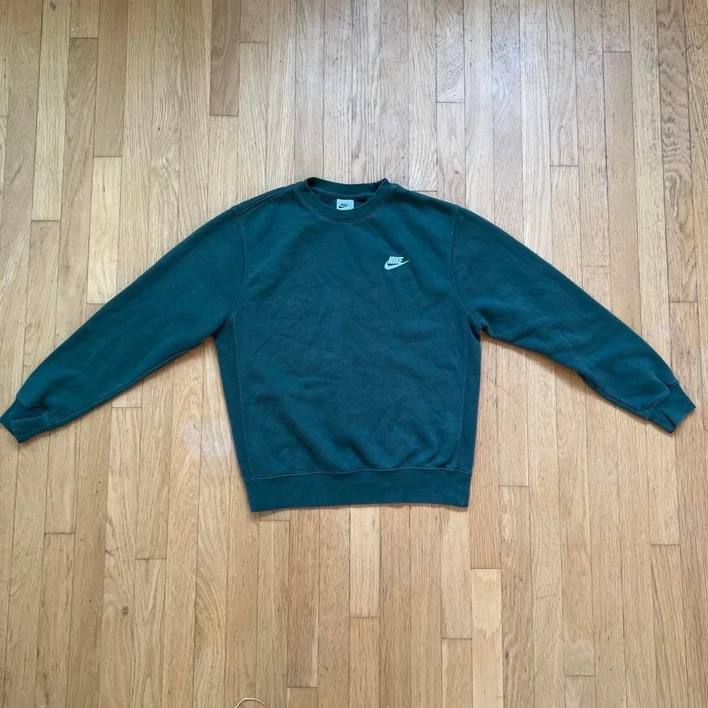 Nike green crewneck sweatshirt, Men's Small